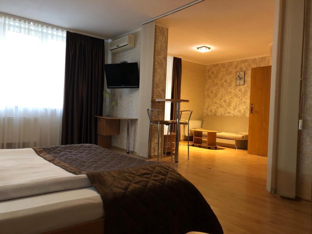 Comfort Hotel Kiev Esterno foto