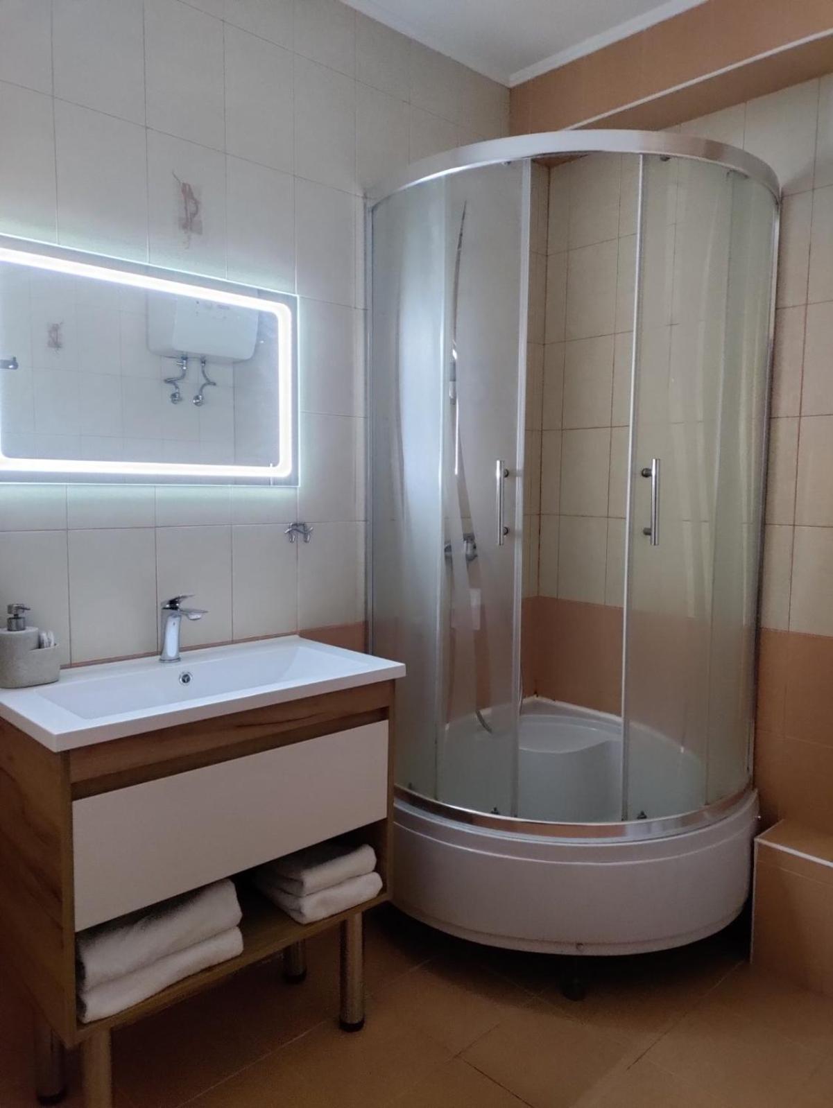 Comfort Hotel Kiev Esterno foto